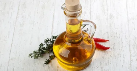 تصویر 1 از روغن کنجد طبیعی زرآوه تهیه‌ شده از کنجد ایرانی مرغوب